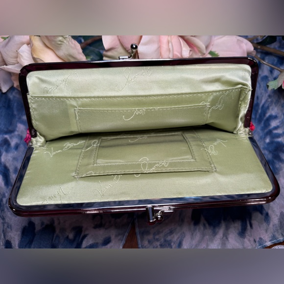 Vera Bradley Dahlia Double Kiss lock Clutch Beautiful floral Pattern for spring - Picture 8 of 9